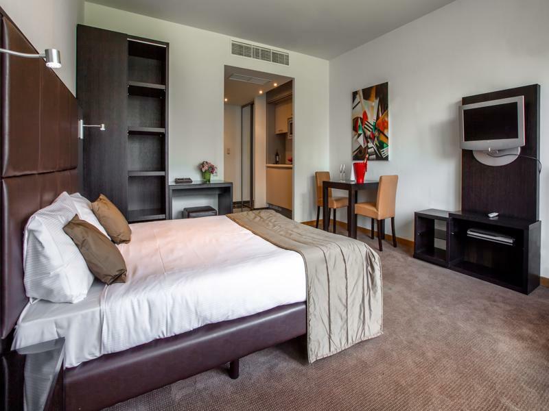 เดียม็อง สวีท บรัสเซลส์ อียู Aparthotel Etterbeek ภายนอก รูปภาพ